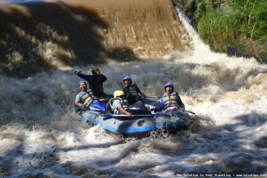 Kasembon Rafting: Serunya arung jeram