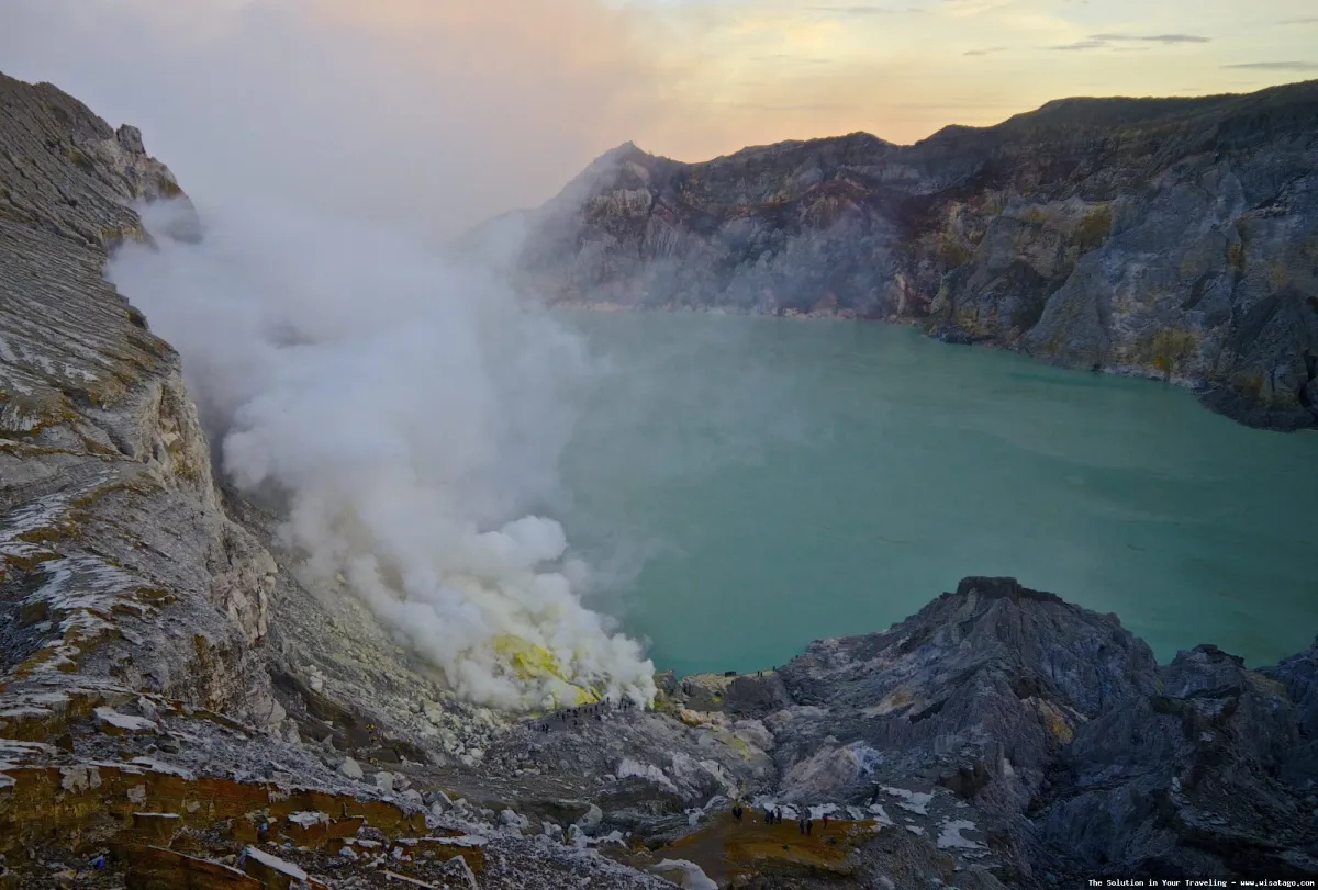 Kawah Ijen: pemandangan kawah yang memukau