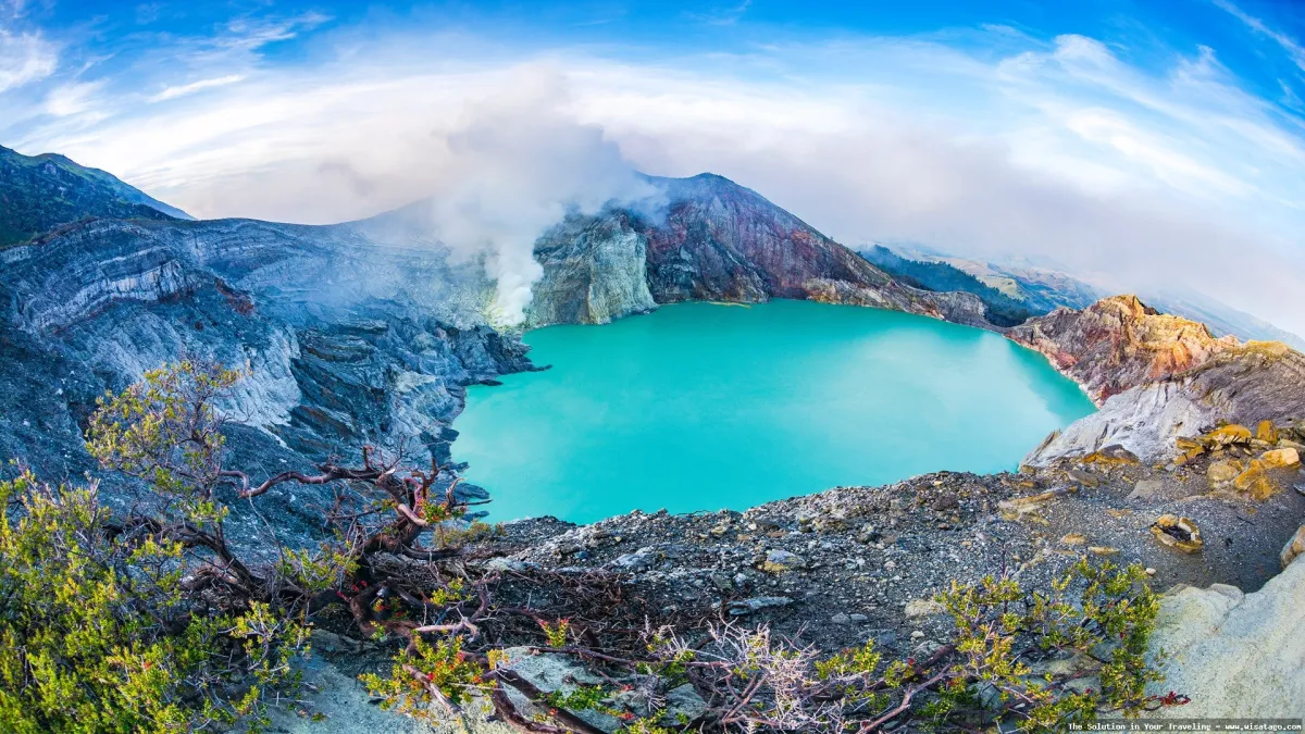 Kawah Ijen: fenomena blue fire