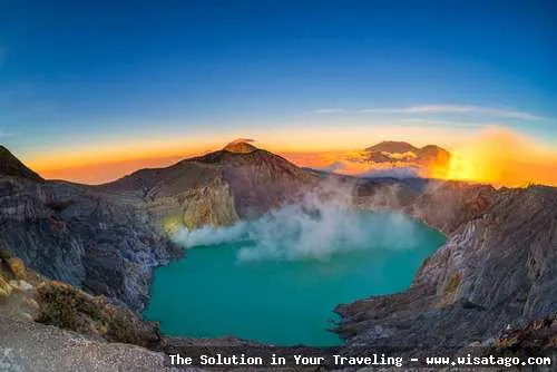 Kawah Ijen: danau kawah biru
