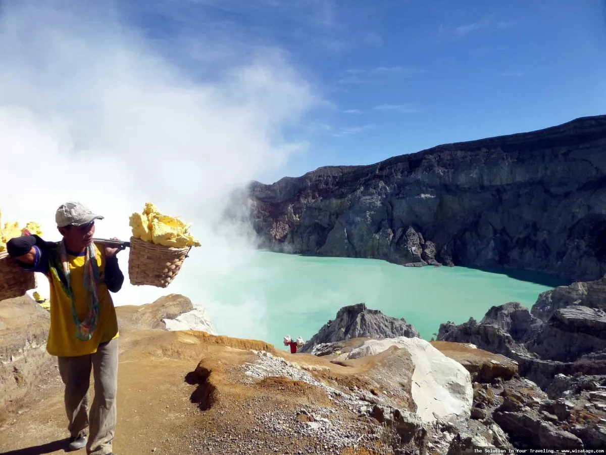 Kawah Ijen: Danau asam vulkanik