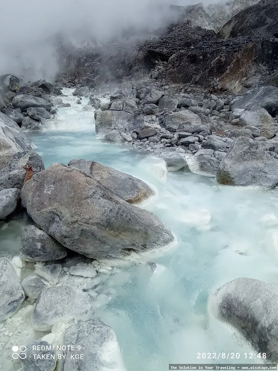 Kawah Ratu: pesona kawah vulkanik