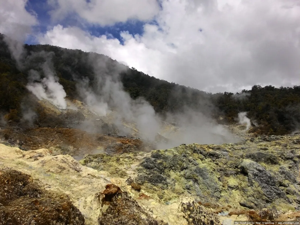 Kawah Ratu: pesona kawah vulkanik