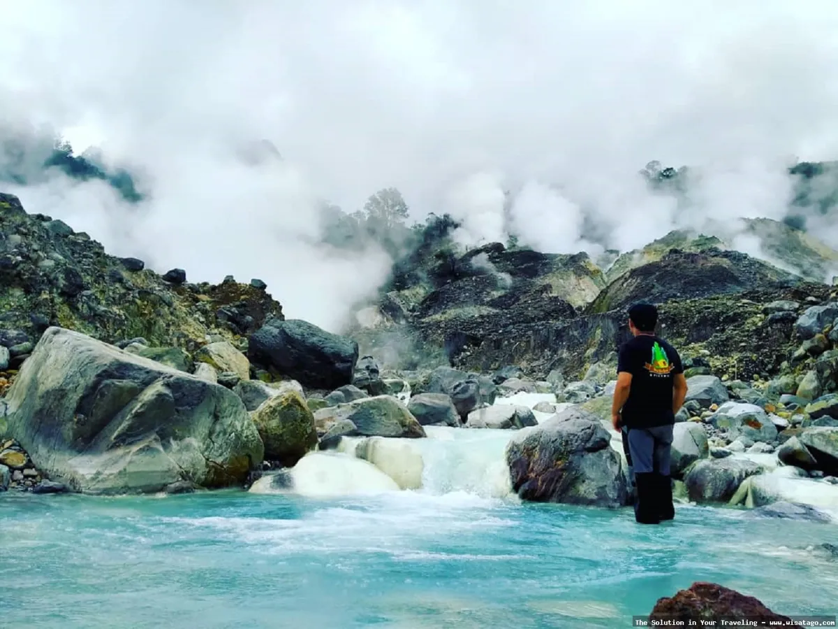 Kawah Ratu: keindahan kawah vulkanik