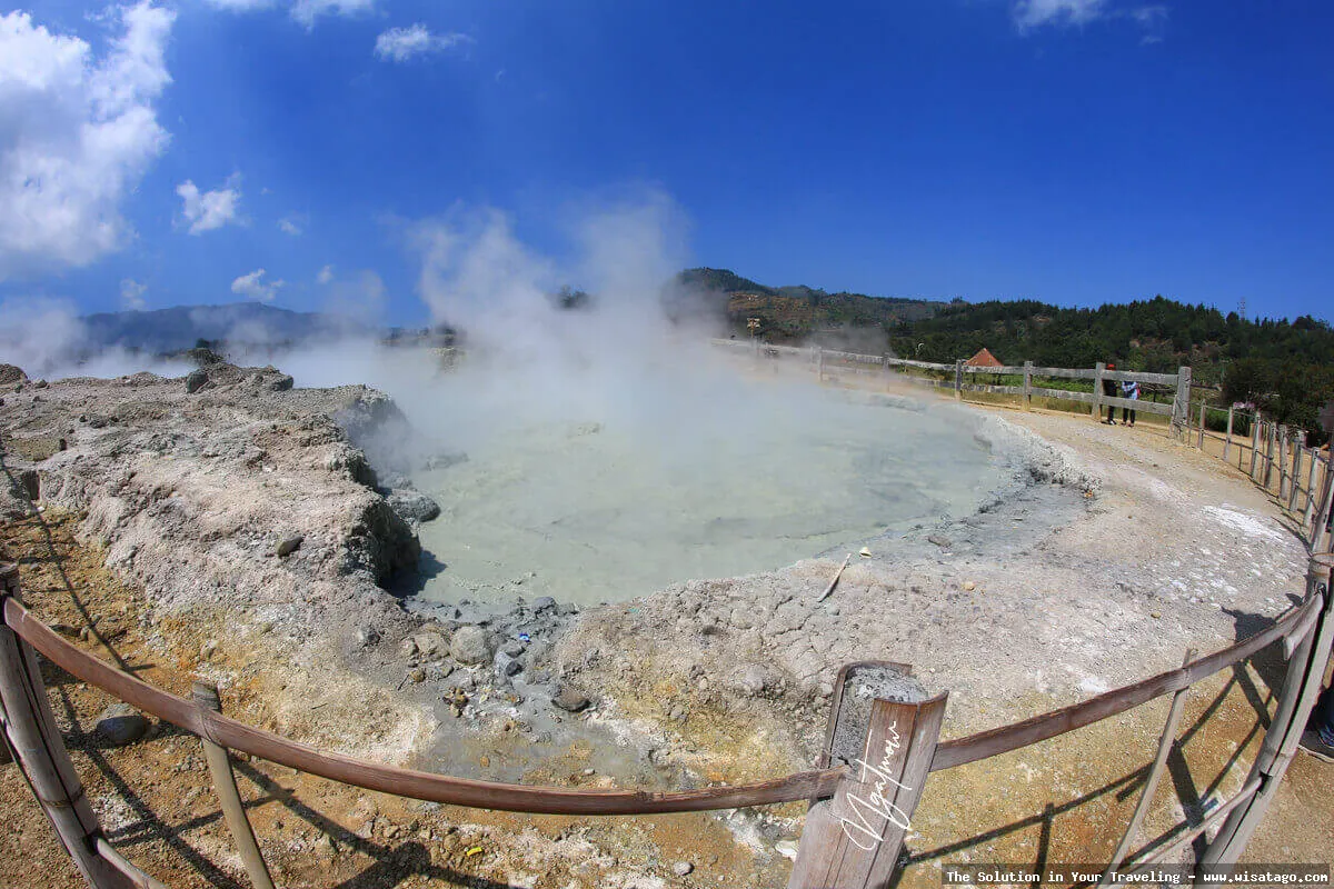 Kawah Sikidang, kawah vulkanik eksotis