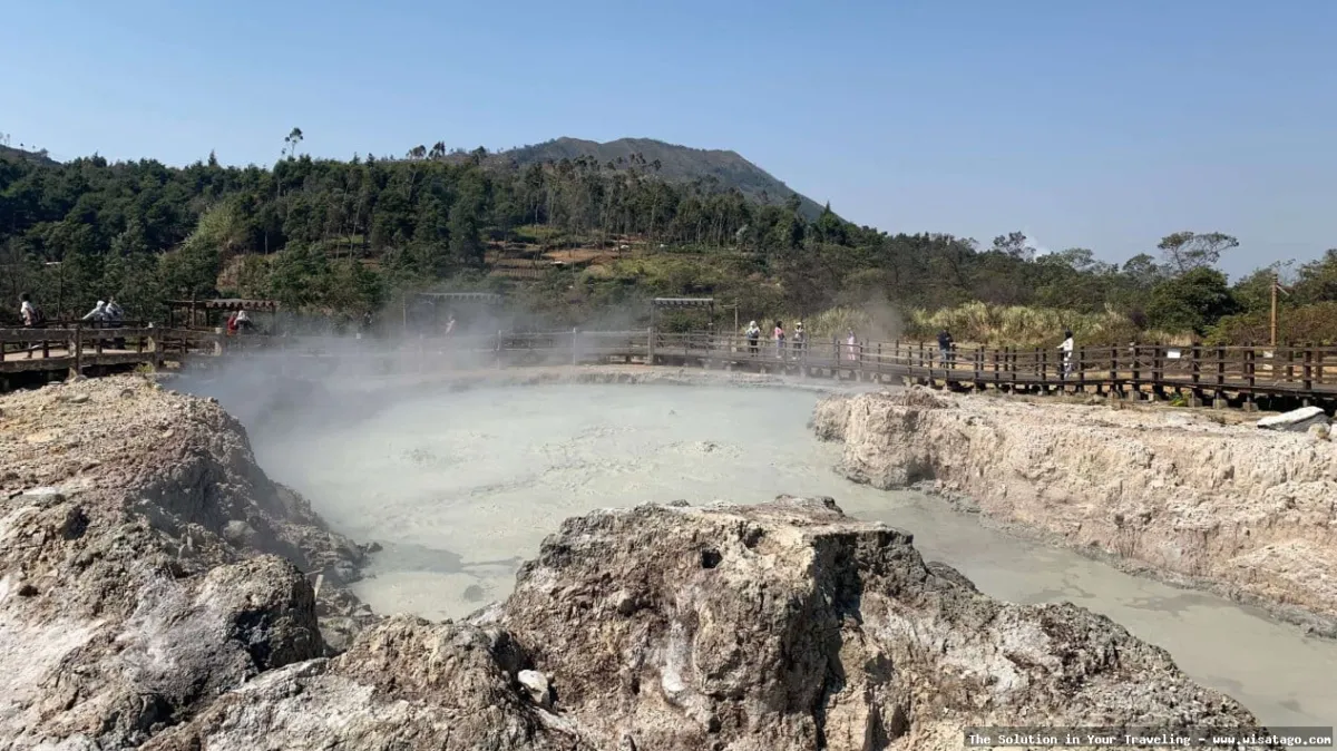 Kawah Sikidang: lanskap vulkanik yang unik