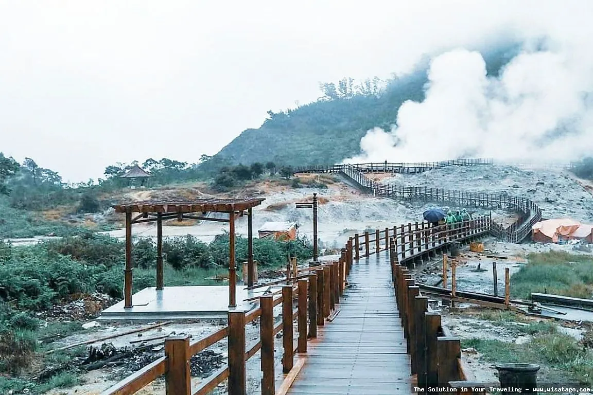 Kawah Sikidang: lanskap vulkanik yang unik