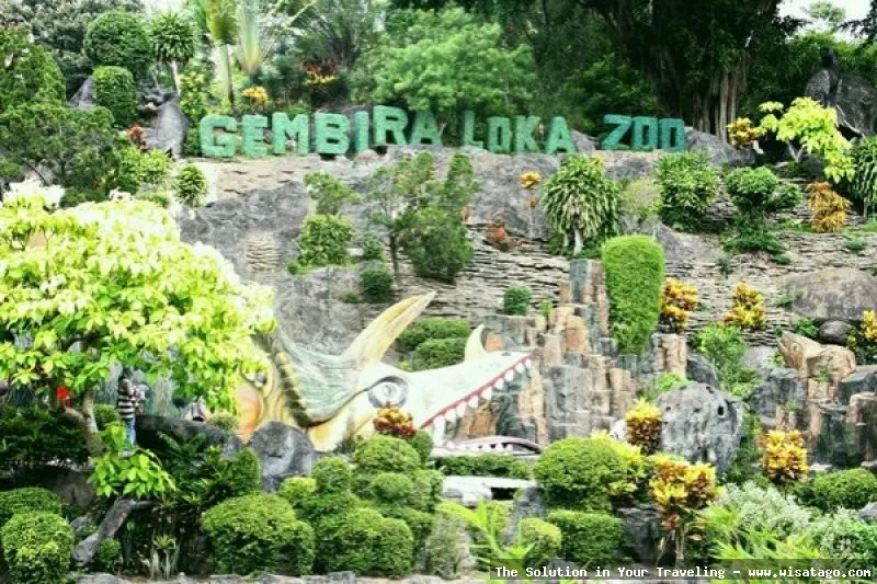 Kebun Binatang Gembira Loka yang asri.