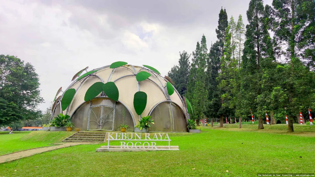 Kebun Raya Bogor yang asri hijau