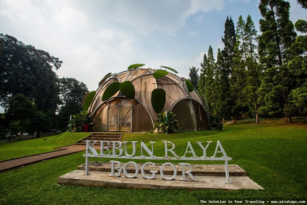 Kebun Raya Bogor yang asri hijau