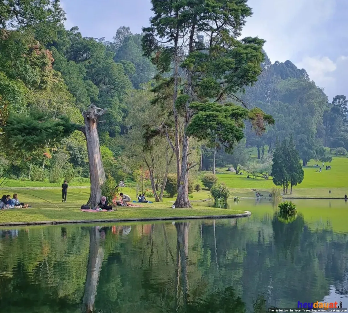 Kebun Raya Bogor yang asri hijau