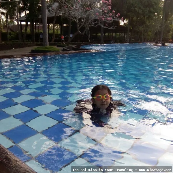 Kimo Swimming Pool yang menyegarkan