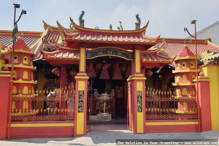 Klenteng Kim Hin Kiong tampak megah.