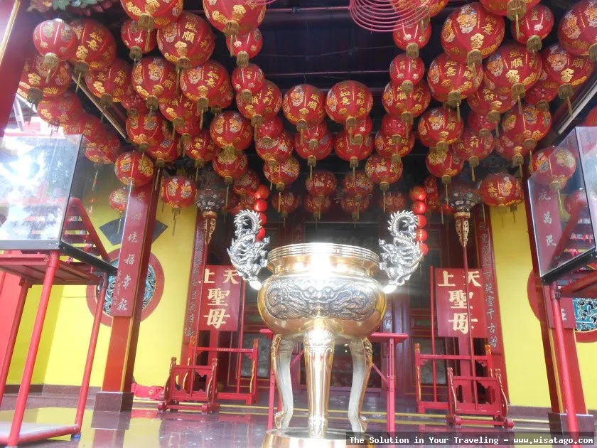 Klenteng Kim Hin Kiong tampak megah.