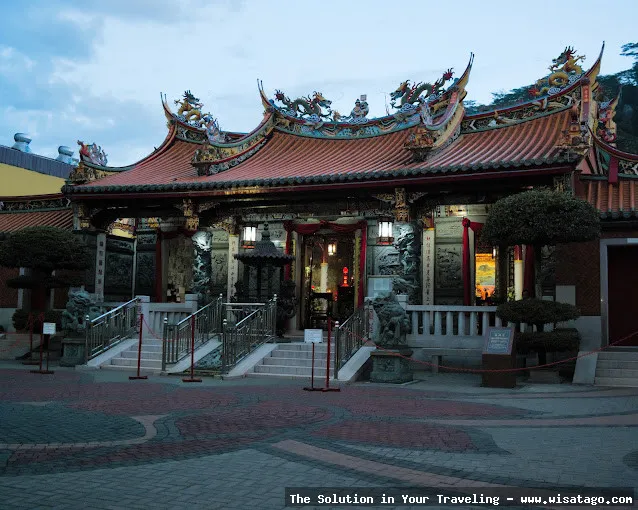 Klenteng Kim Hin Kiong tampak megah.