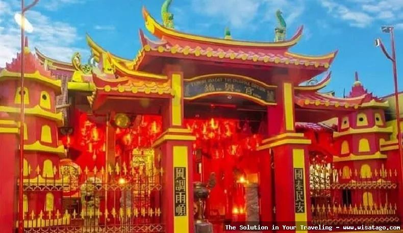 Klenteng Kim Hin Kiong tampak megah.