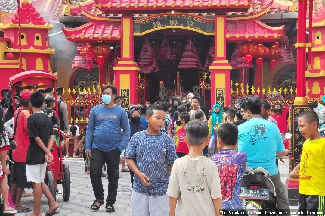 Klenteng Kim Hin Kiong tampak megah.