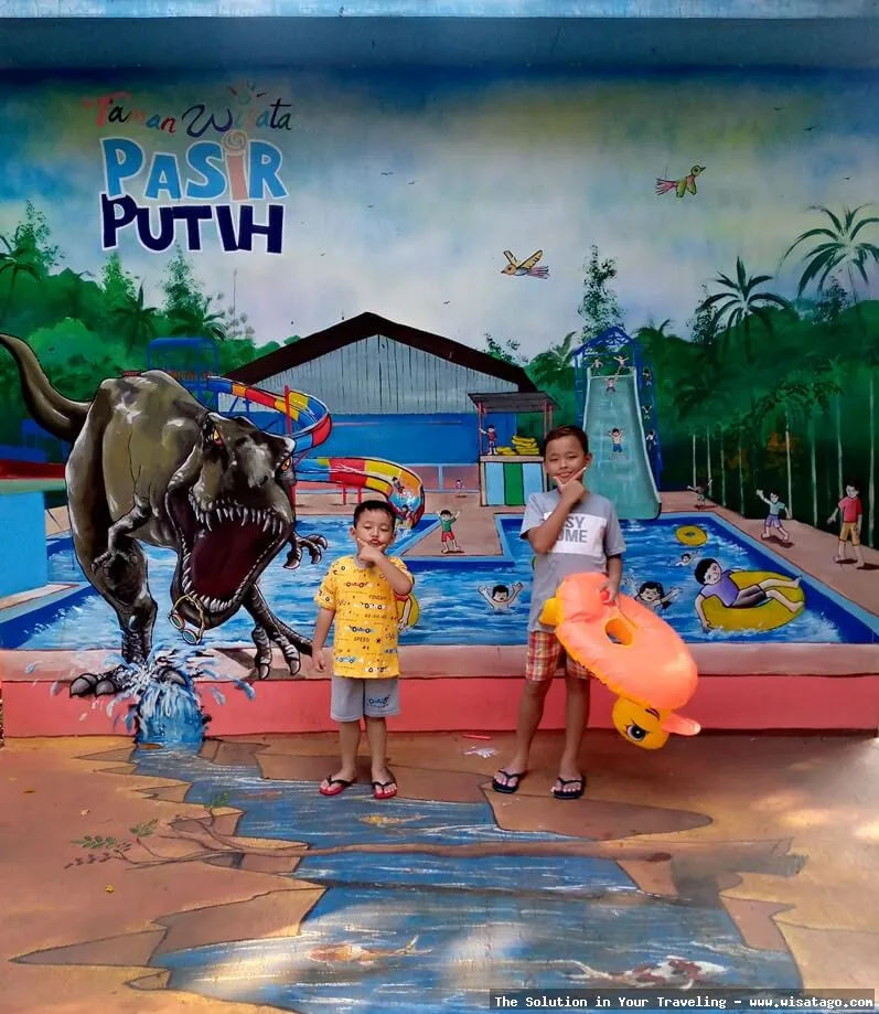 Kolam Renang Pasir Putih yang indah