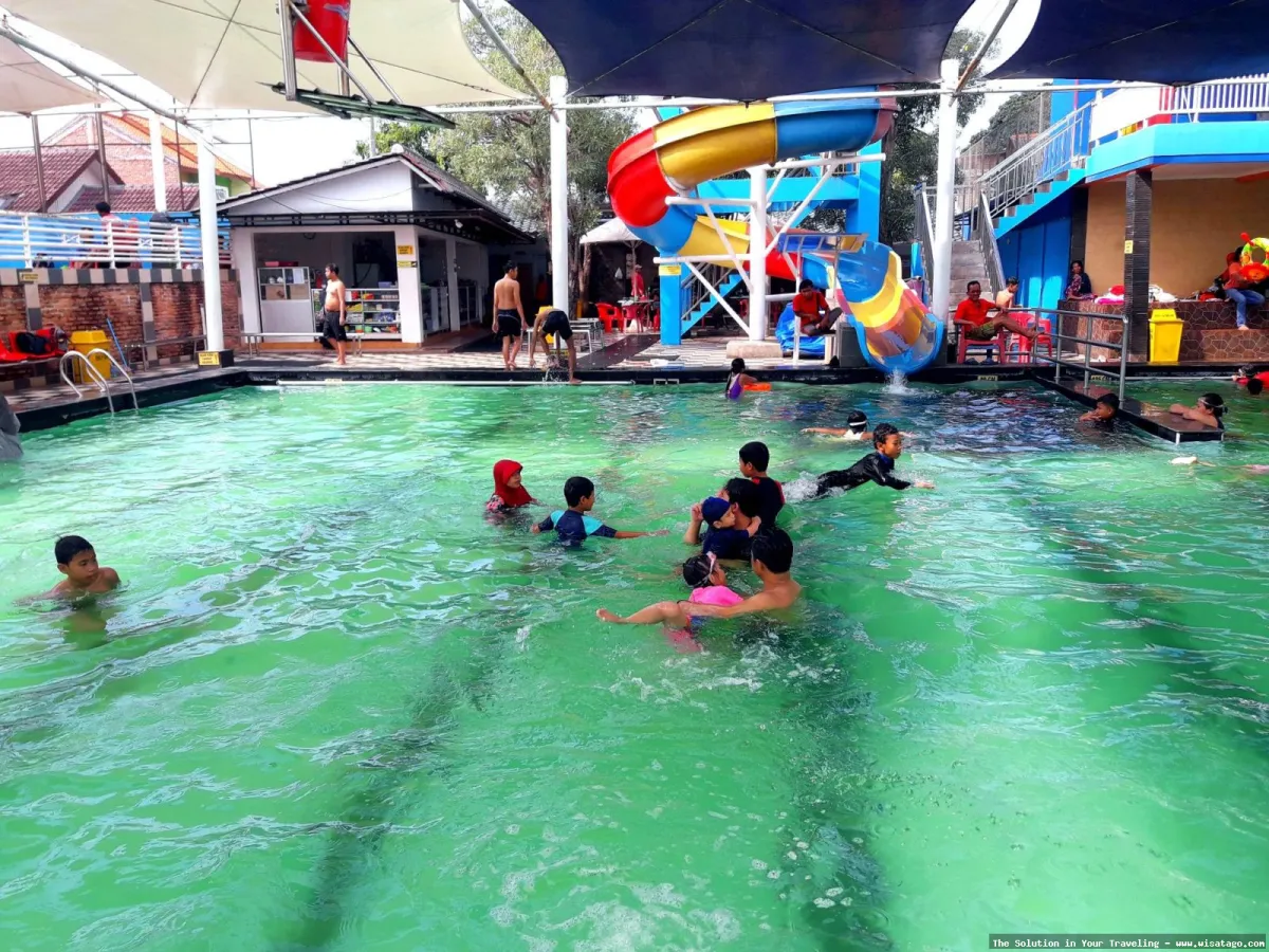 Kolam Renang Pasir Putih yang indah.