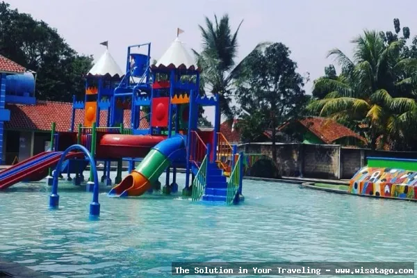 Kolam Renang Pasir Putih yang menawan