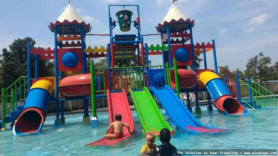 Kolam Renang Pasir Putih yang menawan