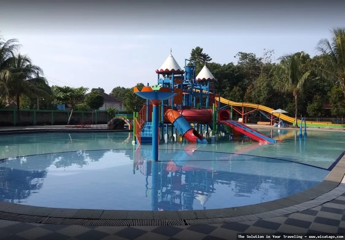 Kolam Renang Pasir Putih yang memukau