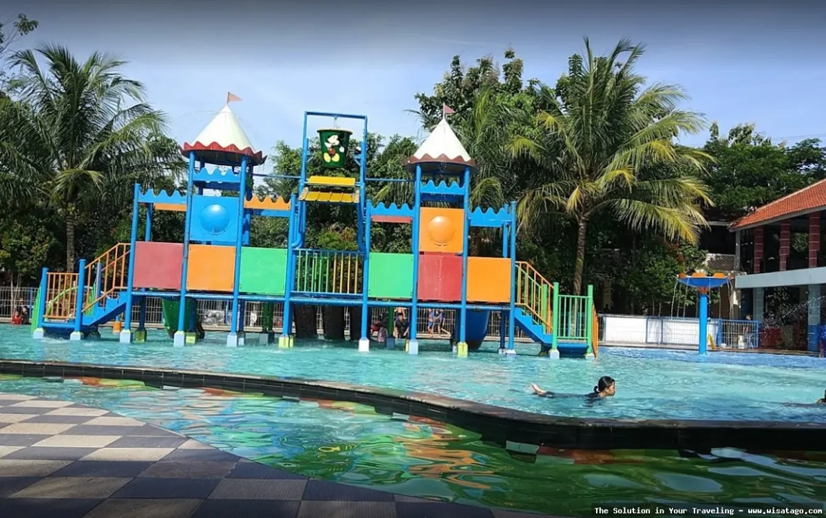 Kolam Renang Pasir Putih yang memukau