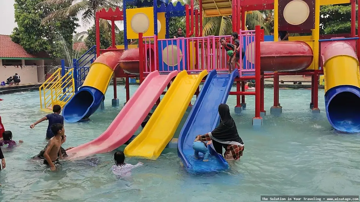 Kolam Renang Pasir Putih yang menawan