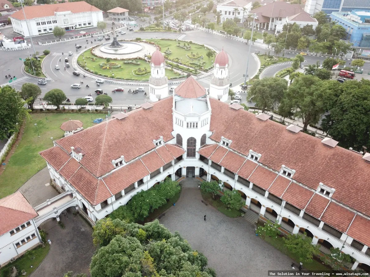Lawang Sewu, bangunan bersejarah ikonik.