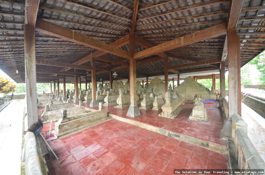 Makam Aer Mata Ebu yang megah.