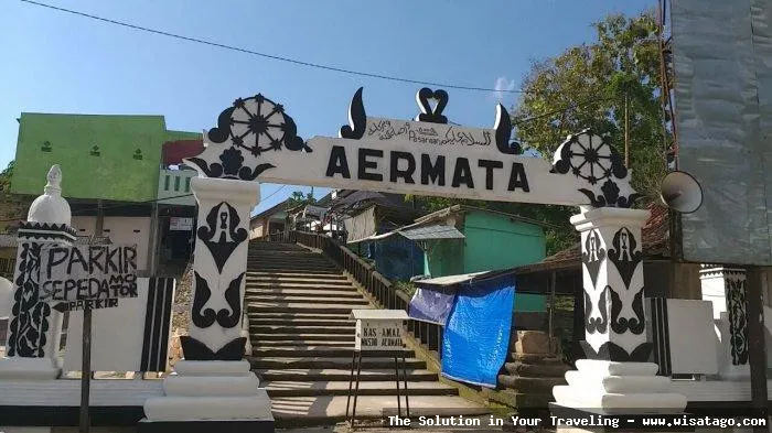 Makam Aer Mata Ebu yang megah.
