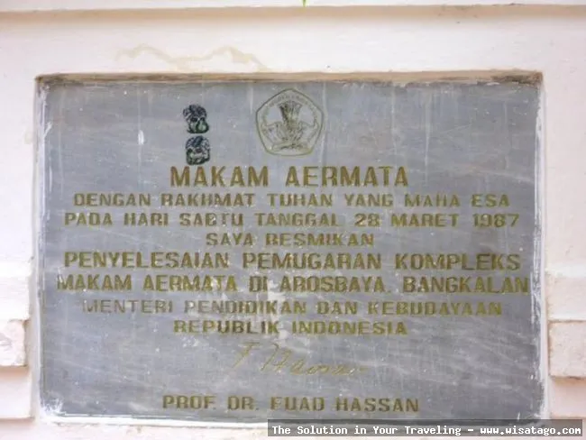 Makam Aer Mata Ebu yang megah.