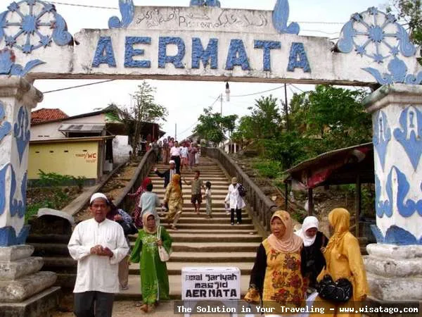 Makam Aer Mata Ebu Madura megah