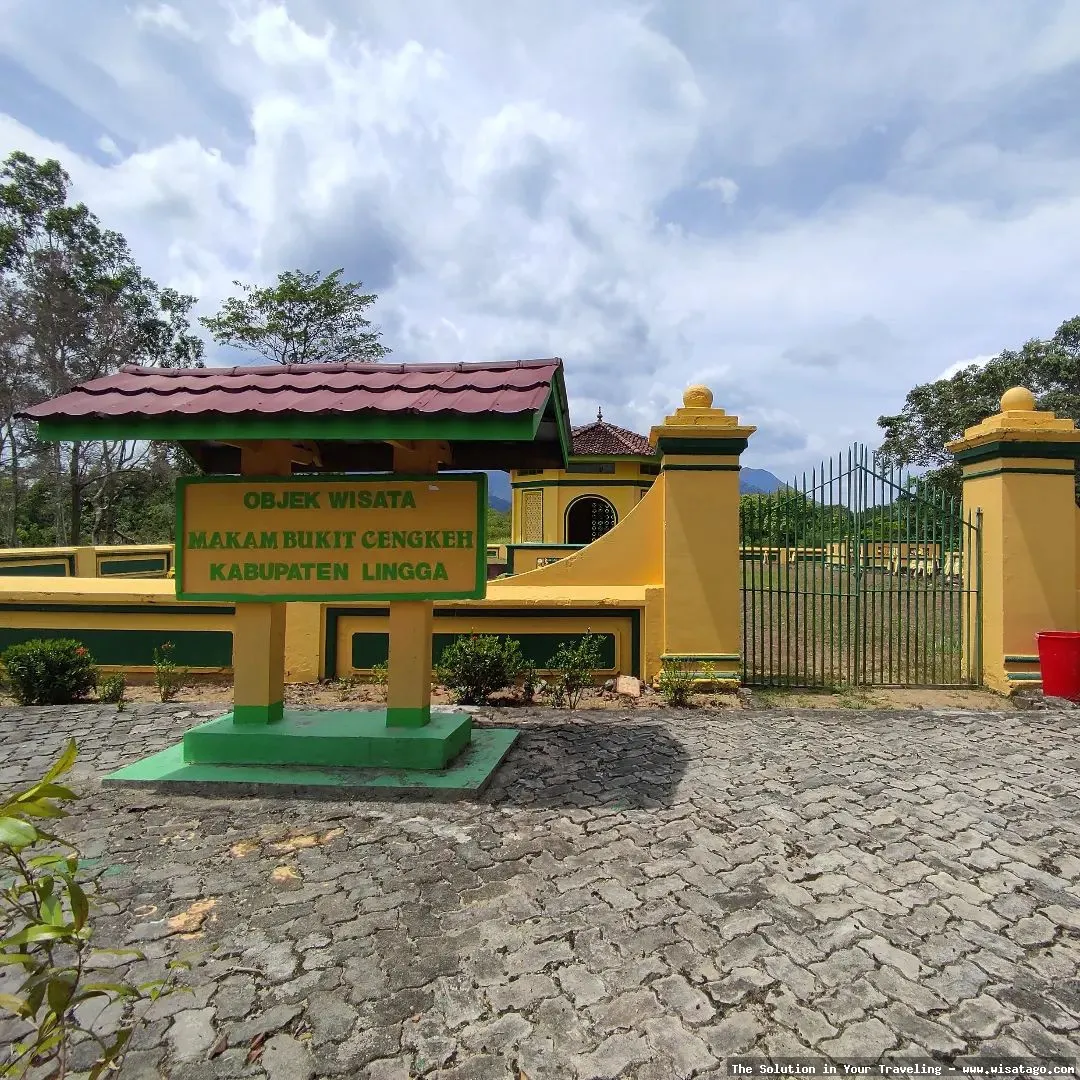 Makam Bukit Cengkeh, suasana sakral.