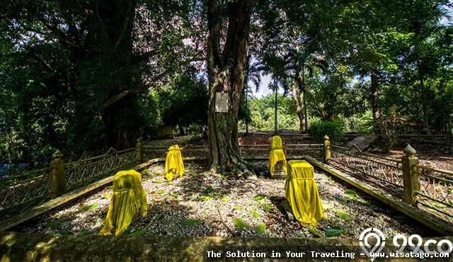 Makam Keramat Siantan, suasana sakral.