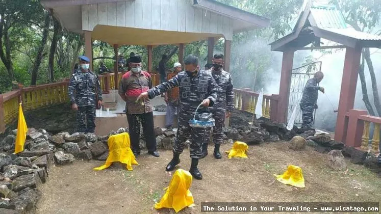 Makam Keramat Siantan: bangunan makam kuno