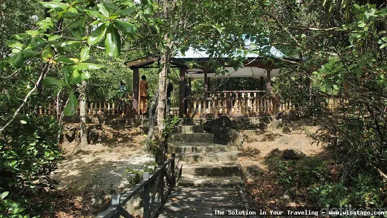 Makam Keramat Siantan, suasana sakral.