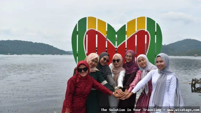 Makam Keramat Siantan, suasana khusyuk.