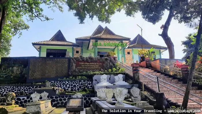 Makam Ki Ronggo: Tips, Harga Tiket, Kuliner, Lokasi, Fasilitas dan Spot Makam Ki Ronggo: Tips, Harga Tiket, Kuliner, Lokasi, Fasilitas dan Spot