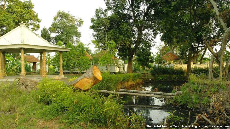 Makam Layang Kumitir: Tips, Harga Tiket, Kuliner, Lokasi, Fasilitas dan Spot