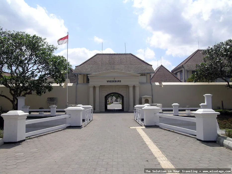 Makam Layang Kumitir, situs bersejarah unik