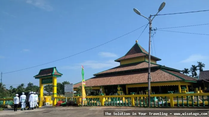 Makam Layang Kumitir, unik dan bersejarah