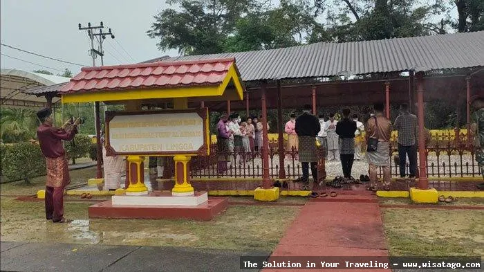 Makam Merah: bangunan bersejarah yang megah