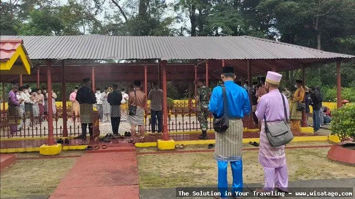Makam Merah, bangunan bersejarah yang megah