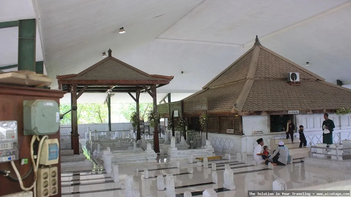 Makam Merah: bangunan bersejarah yang megah