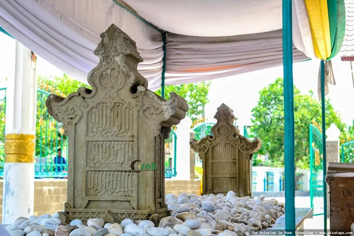 Makam Merah, bangunan bersejarah yang megah