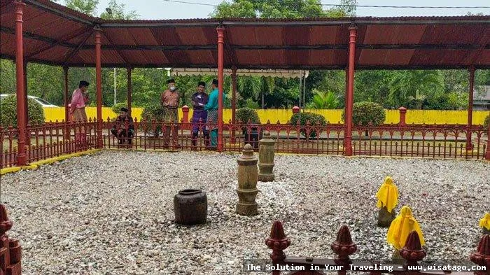 Makam Merah: Bangunan bersejarah yang megah