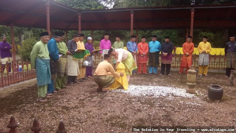 Makam Merah, bangunan bersejarah yang megah