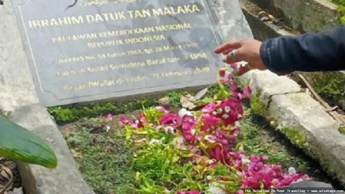 Makam Merah, arsitektur kuno yang megah
