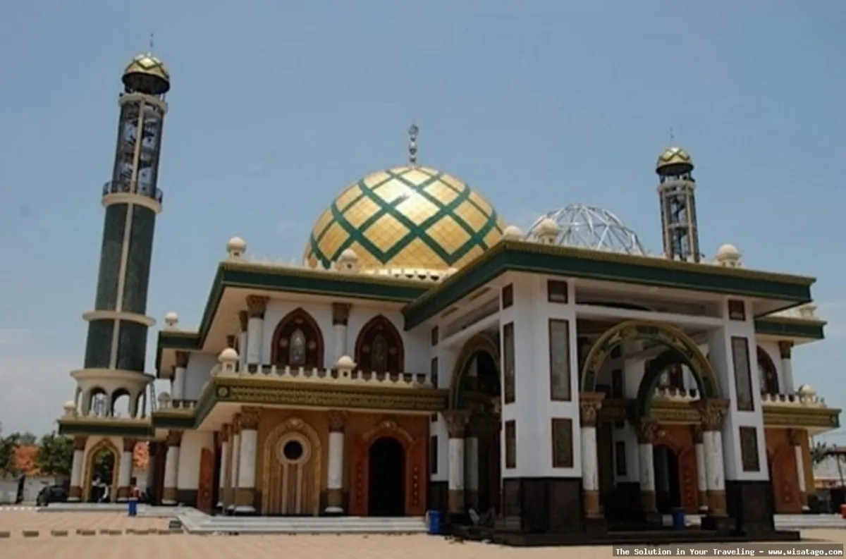 Makam Muhammad Syaikhona Kholil yang ramai diziarahi.